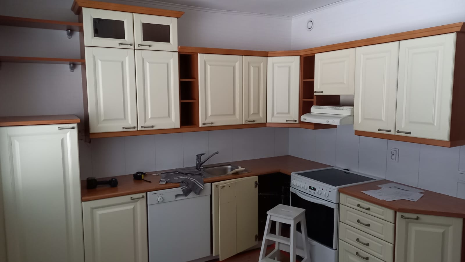 Kuva vanhasta keittiöstä ennen remonttia